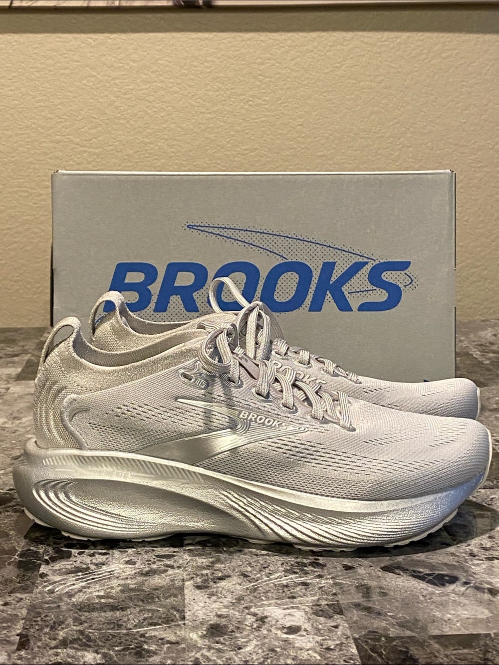 Brooks Adrenaline GTS 25. Silver Anniversary Edition, Size 8